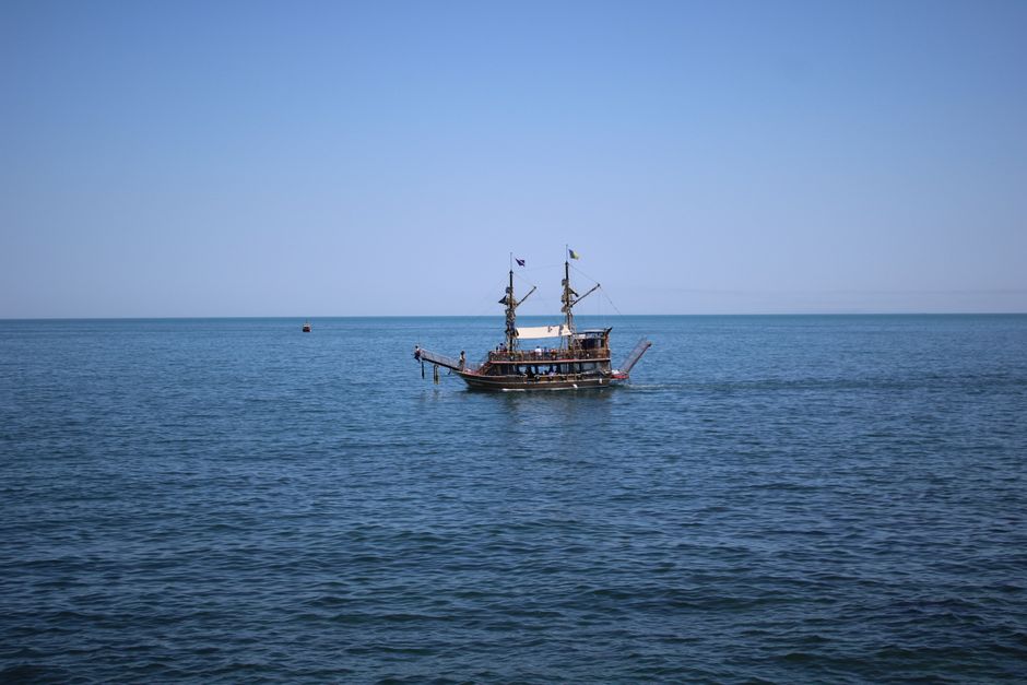 pirate ship at sea, assassins creed black flag