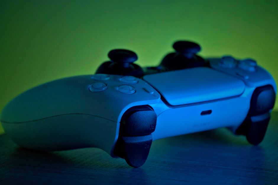 game controller close up, gamescom convention crowd, ps5 game disc