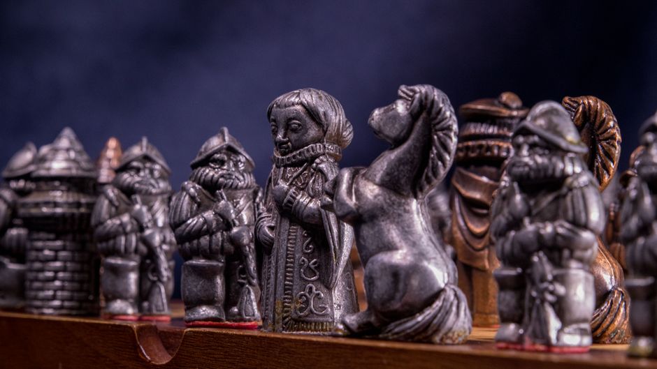 fantasy castle strategy board, retro pc gaming setup, chess pieces battlefield